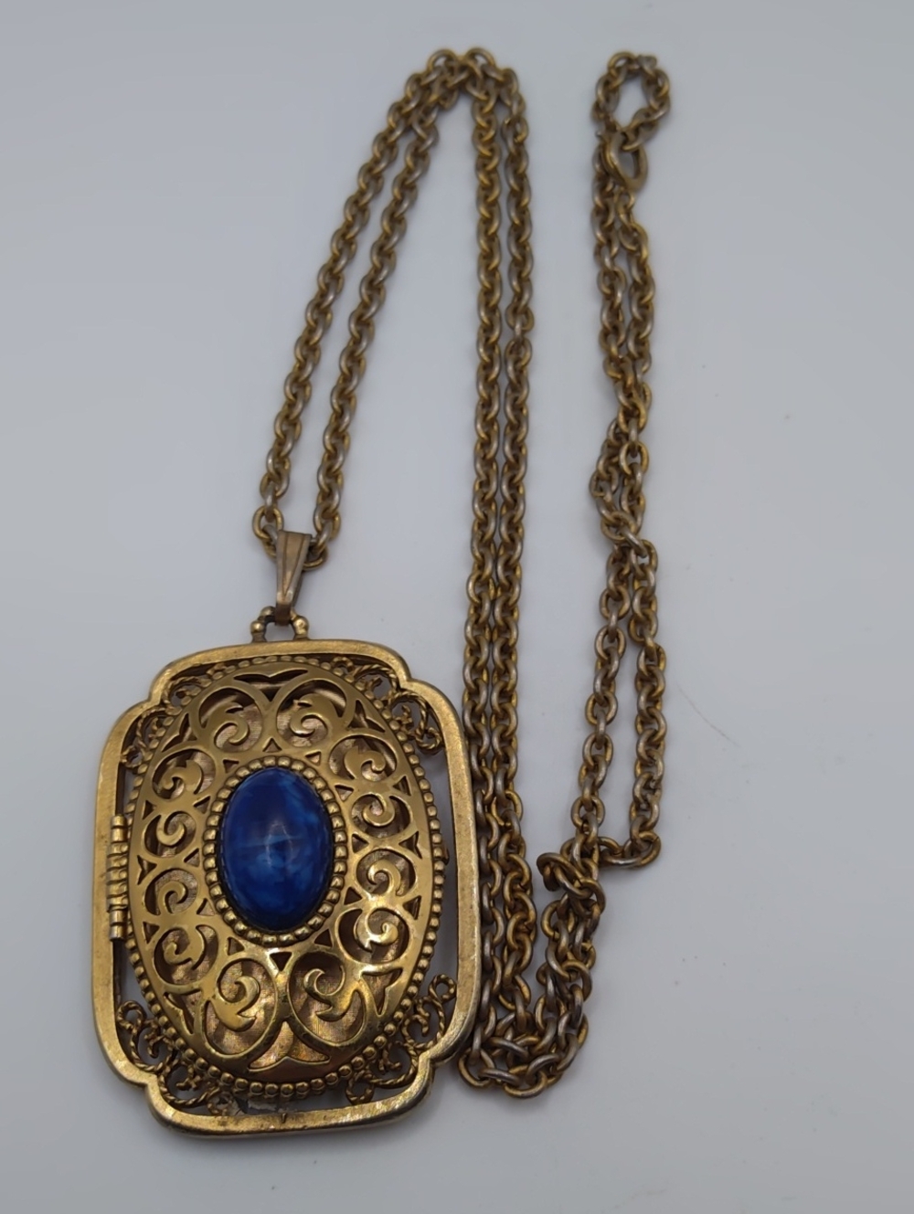 Avon Yesteryear Locket Necklace 1973 - Picture 5 of 8